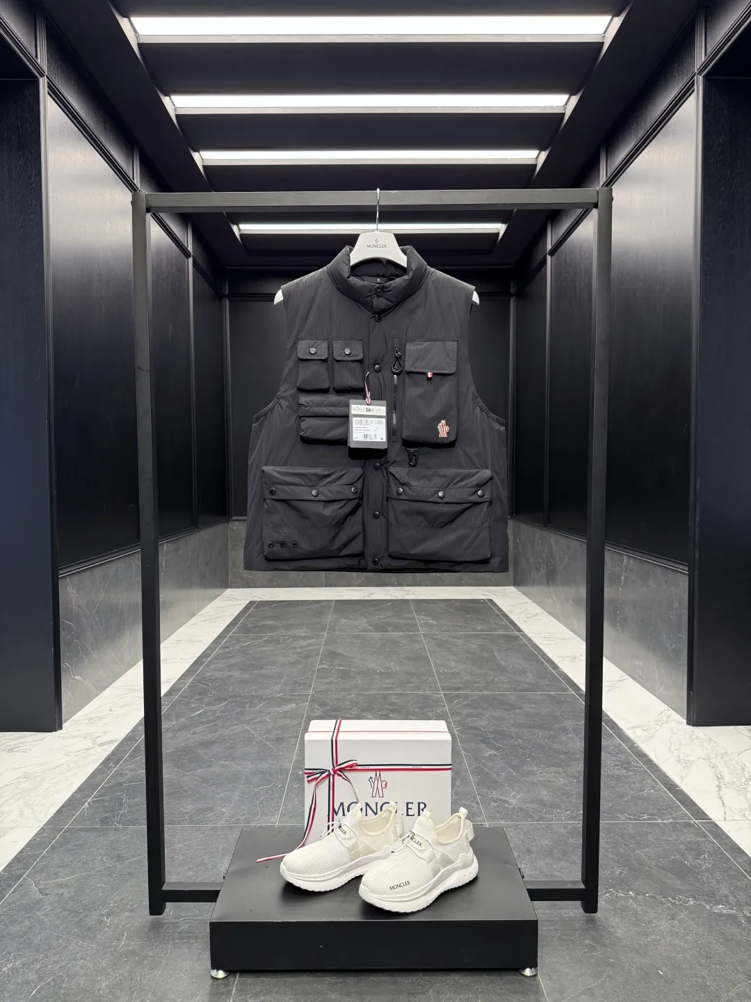 ⬆️Moncler Grenoble Tongass .Premium Series. . . Tongass ， 。 Tongass 。 ， 。 ， 。 • • • • • • 、 • • • Size：1-5 Brown/Black D 00780